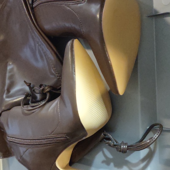 Fashion Nova | Gisele50 Chocolate Boot Size 7 New in Box - Picture 7 of 8